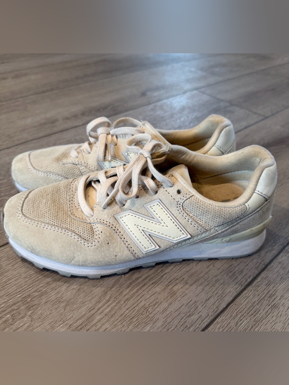 New Balance Women's Off-White 696 running Lace-Up Sneakers size 7